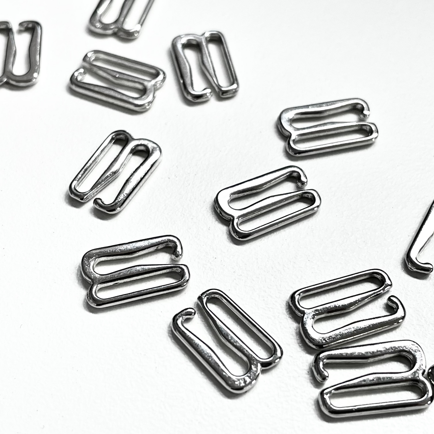 Wholesale 500 Metal Swan Hooks for Lingerie Production