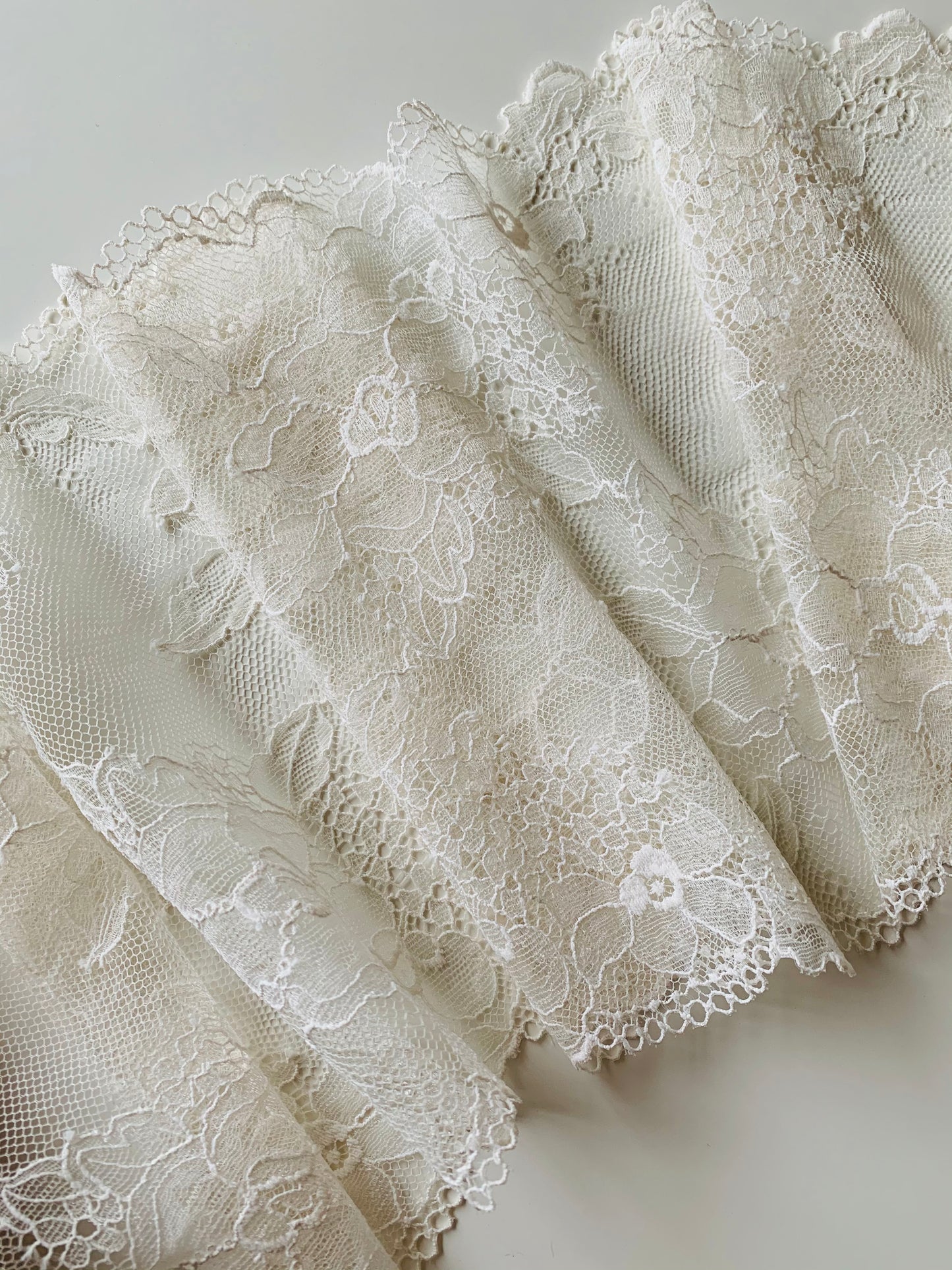 Stretch Galloon Leavers Lace in Ivory/cream | 19.5cm stretch lace trim with scallop edge | Perfect for Bra Making | Price per metre