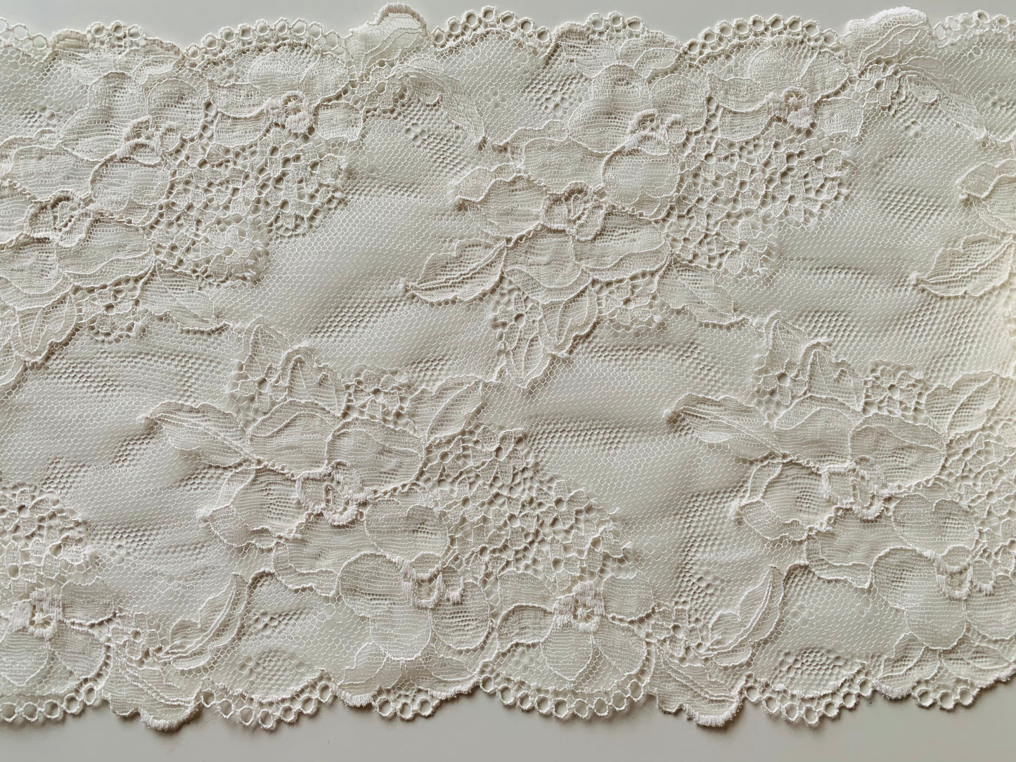 Stretch Galloon Leavers Lace in Ivory/cream | 19.5cm stretch lace trim with scallop edge | Perfect for Bra Making | Price per metre