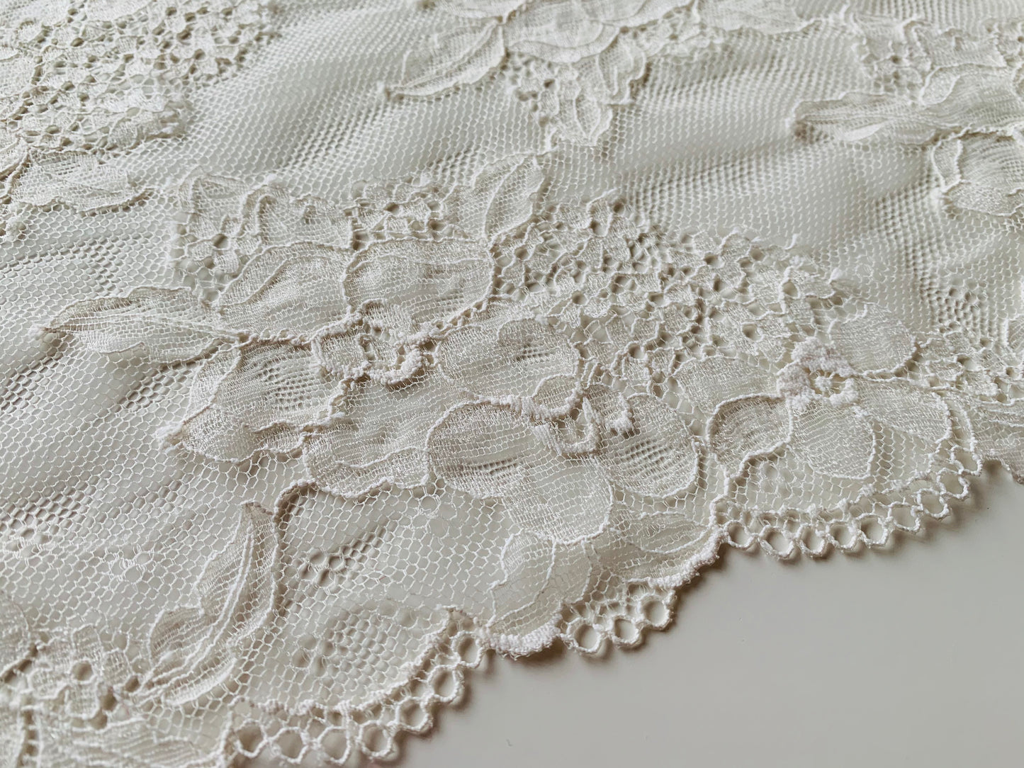 Stretch Galloon Leavers Lace in Ivory/cream | 19.5cm stretch lace trim with scallop edge | Perfect for Bra Making | Price per metre