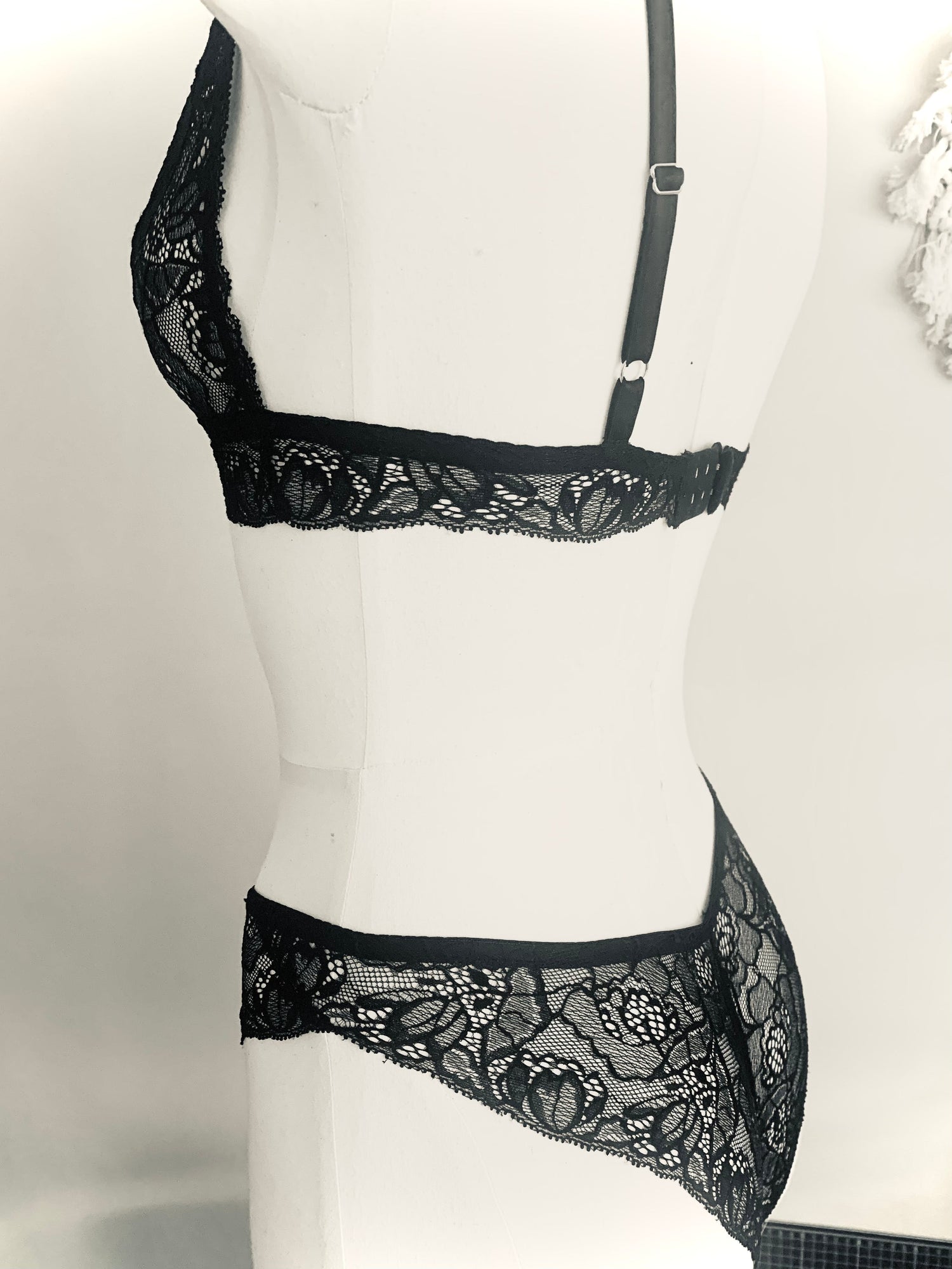 DIY Sewing Pattern for Lace Panties | Learn to sew your own lingerie Love & Lace DIY Sewing Pattern for Lace Panties | Learn to sew your own lingerie Love & Lace