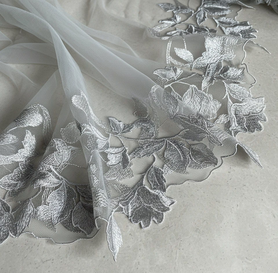 Silver Embroidered Tulle – Floral Edge, 26 cm Wide | Price per m (as a mirrored pair)