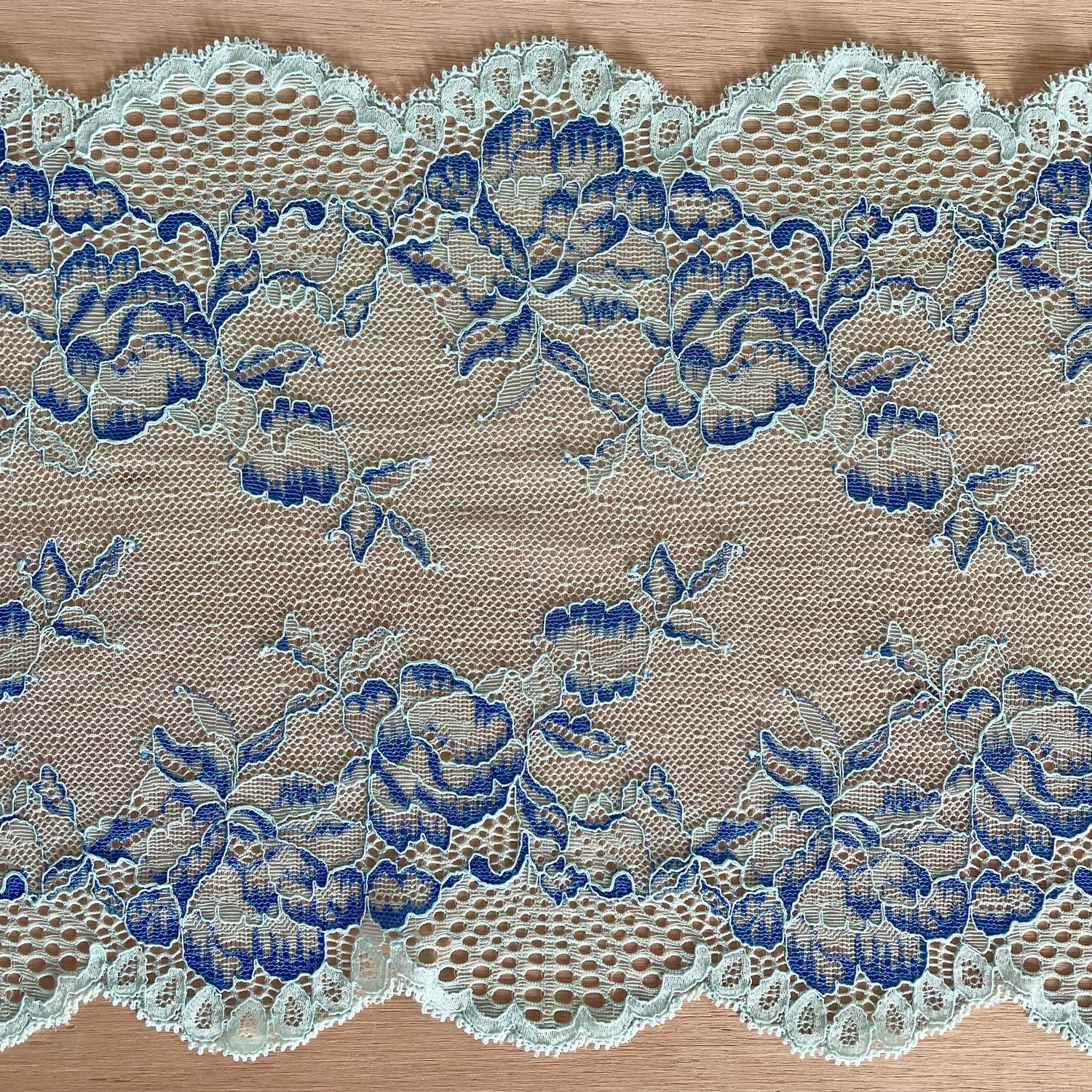 Two tone stretch lace