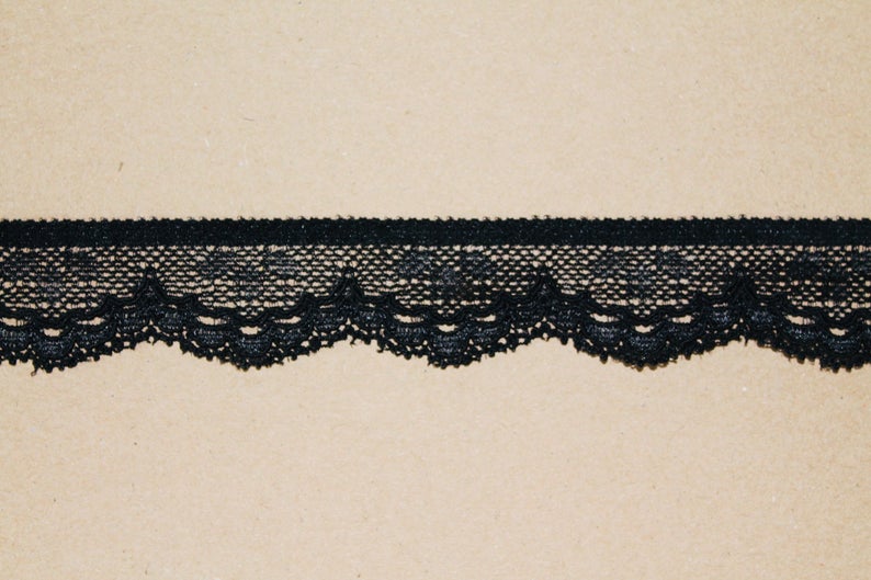 Narrow Stretch Lace Trim with Pretty Scallop Edge 2.5cm